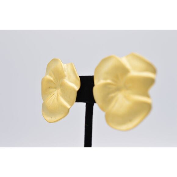 Fernando Vintage Pansy Clip On Earrings Brushed Gold Chunky NOS 80s FO Signed W1 - Picture 3 of 9